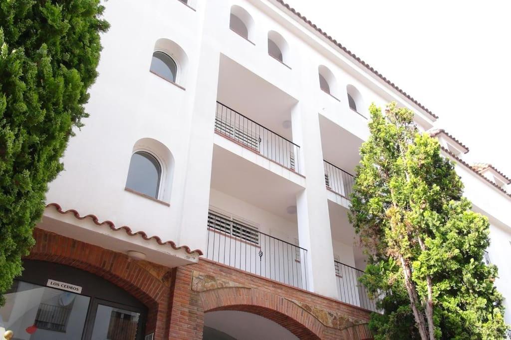 With Sea View & Pool, Garden, Dishwasher